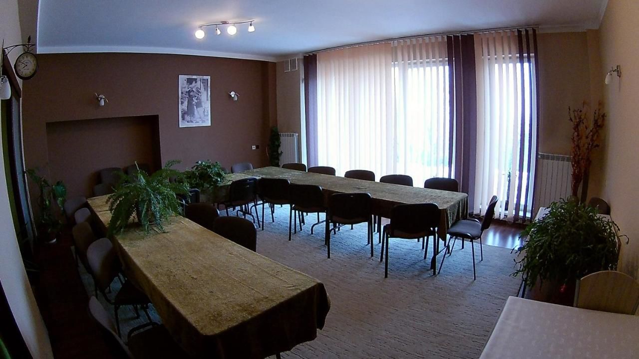Отель Hotel Pod Trzema Różami Санок-36