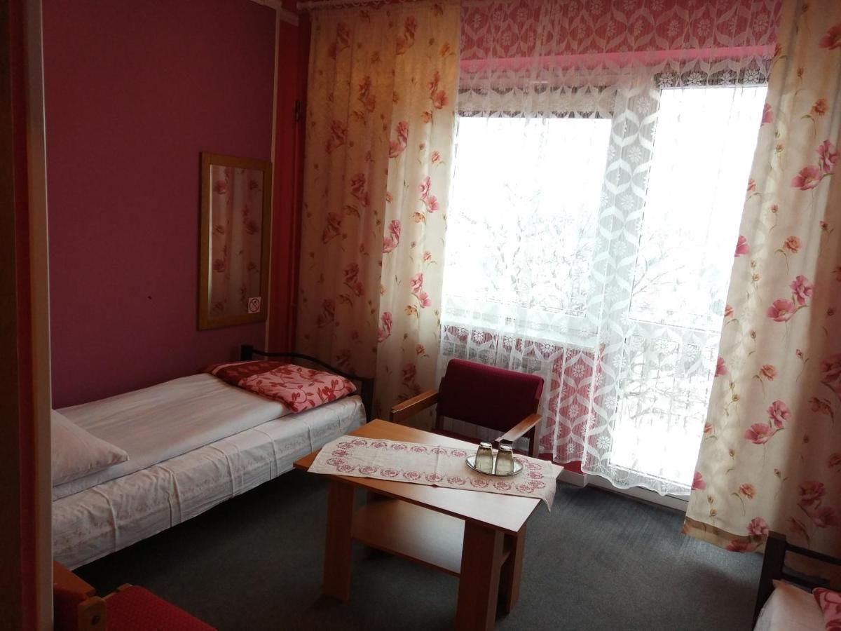 Отель Hotel Pod Trzema Różami Санок-47