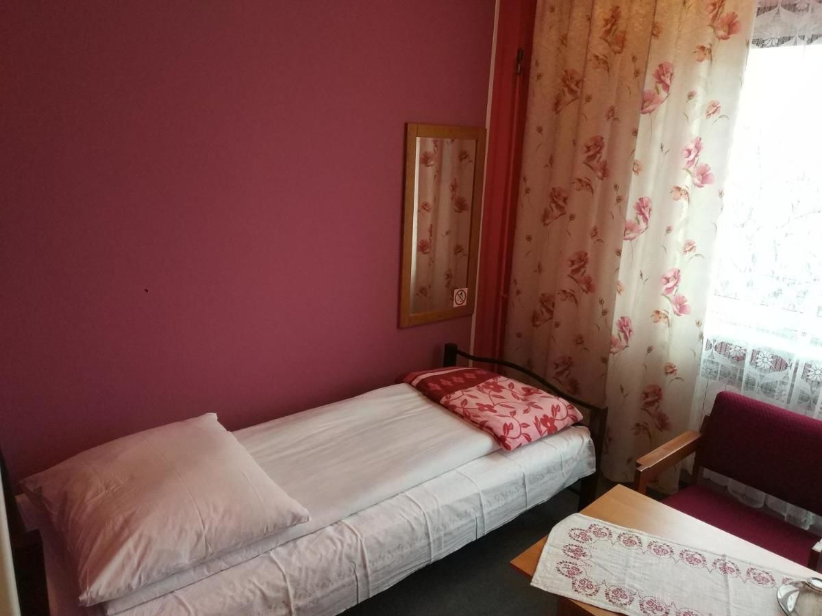 Отель Hotel Pod Trzema Różami Санок-48